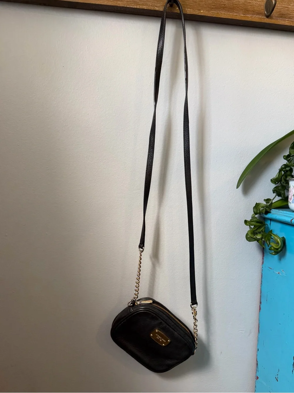 Michael Kors Black Pebbled Leather Crossbody Bag Gold Chain Strap Small Purse